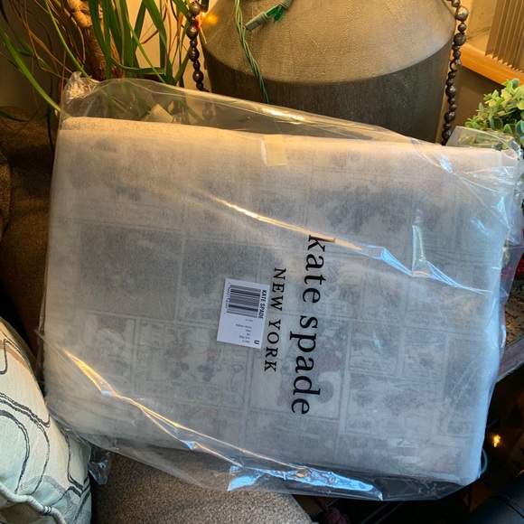 Authentic KATE SPADE Saffiano/leather trim Disney print zip around laptop sleeve - Picture 2 of 11